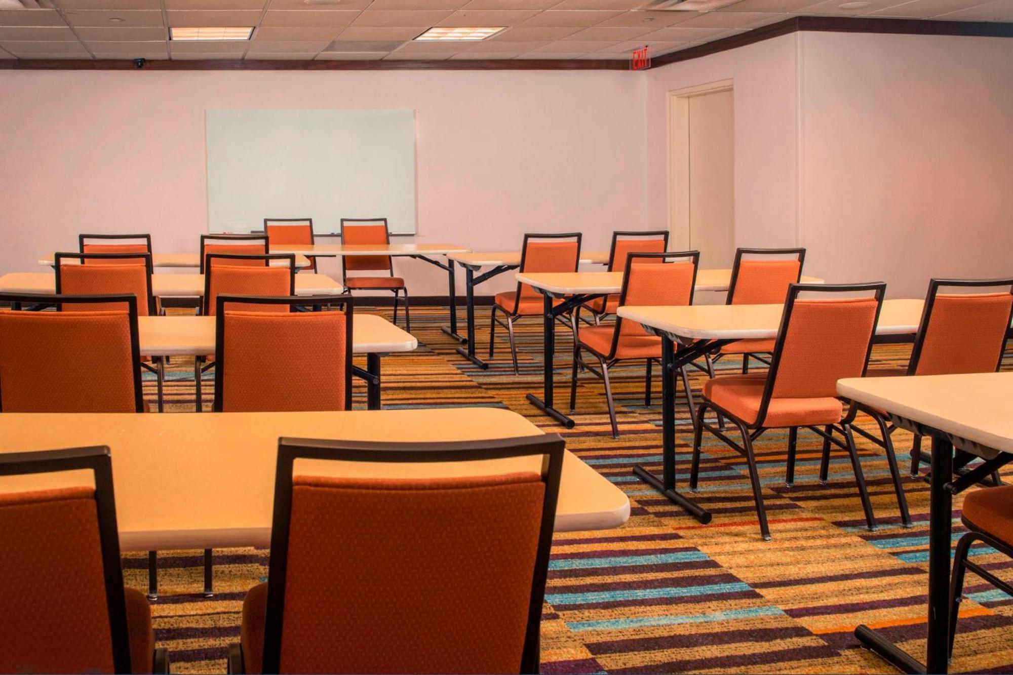 Fairfield Inn & Suites By Marriott Williamsburg Business bild